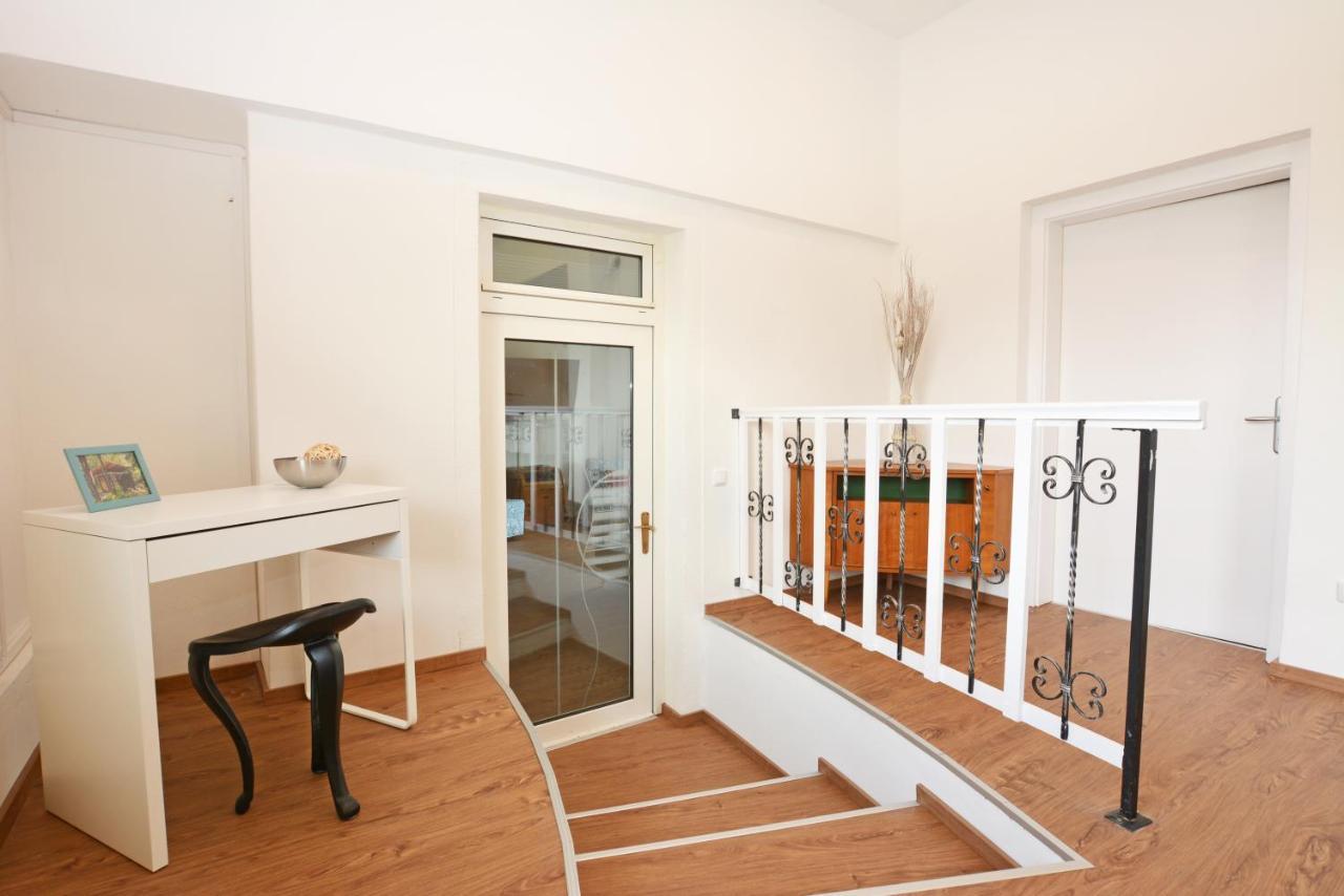 Alpenblick - modernes und großzügiges Apartment Villach Exterior foto